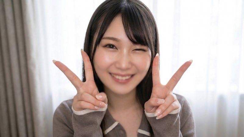 【附特典】【現役偶像】【全臉露出】慾望不滿的清純美女21歲讓纖細苗條的身體彈跳，發出不像是偶像的喘息聲，潮吹連發！！一邊被手淫一邊自我介紹→從巨根吞嚥口交到正常位，用第一次的巨根高潮